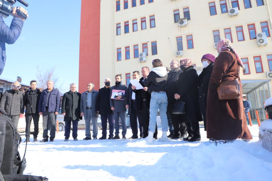 “SİZ SALDIRDIKÇA BİZ LİDERİMİZİ DAHA ÇOK SEVİYORUZ”