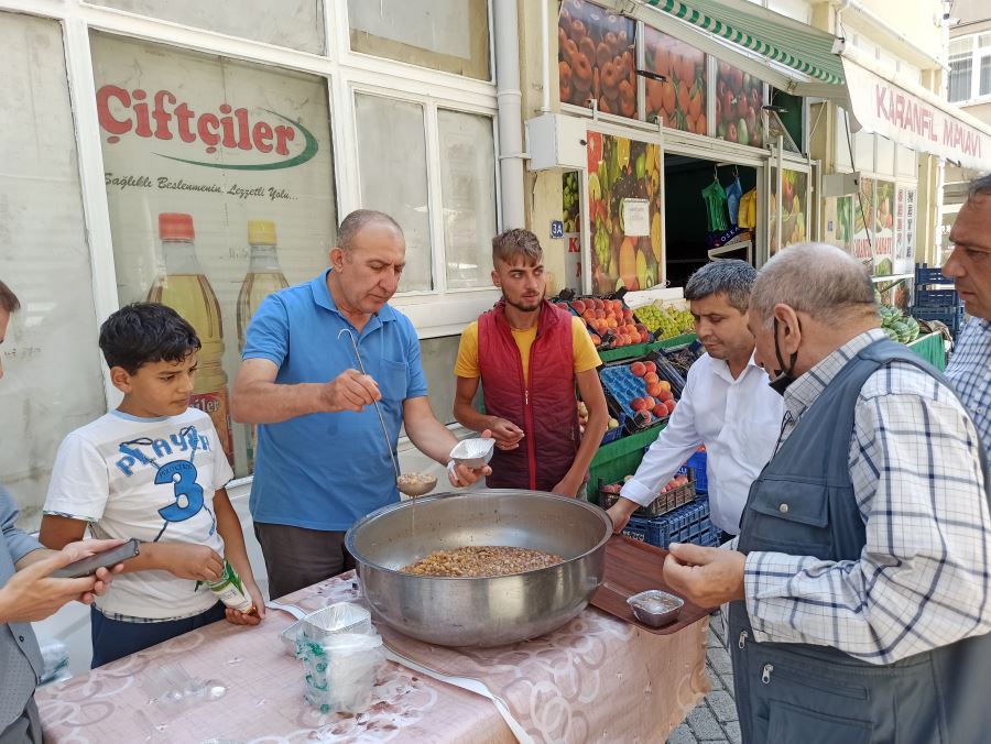 Çiftçiler Yağdan Aşure İkramı